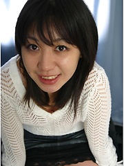 Maki Sirota showing pretty shaved vagina