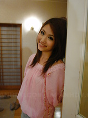 Sexy teen maid Iori Mizuki gives head on bed