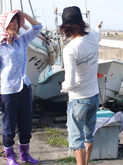 Cute girl gets seduced and stimulated by lad