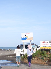 Cute girl gets seduced and stimulated by lad