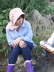 Cute girl gets seduced and stimulated by lad