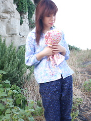 Cute girl gets seduced and stimulated by lad