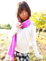 Hot babe Mahiru Tsubaki showing off with joy