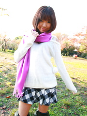 Hot babe Mahiru Tsubaki showing off with joy