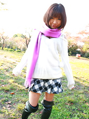 Hot babe Mahiru Tsubaki showing off with joy