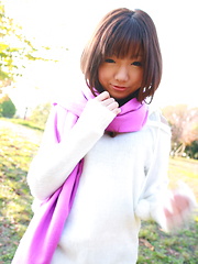 Hot babe Mahiru Tsubaki showing off with joy