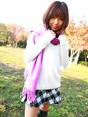 Hot babe Mahiru Tsubaki showing off with joy