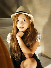 Lovely gal Japanese Kanon loves to show off