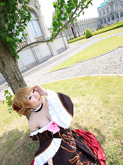 Saku Asian is amazingly beautiful lady in traditional dress