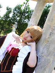 Saku Asian is amazingly beautiful lady in traditional dress