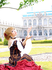 Saku Asian is amazingly beautiful lady in traditional dress