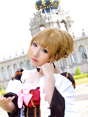 Saku Asian is amazingly beautiful lady in traditional dress