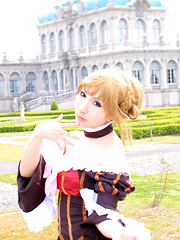 Saku Asian is amazingly beautiful lady in traditional dress